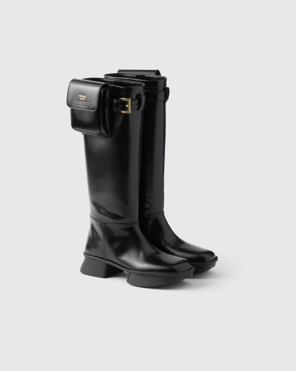 Brushed leather boots with pouch