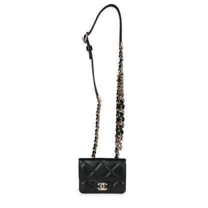 Elegante mini bolso cinturón con cadena de piel de cordero acolchada negra 