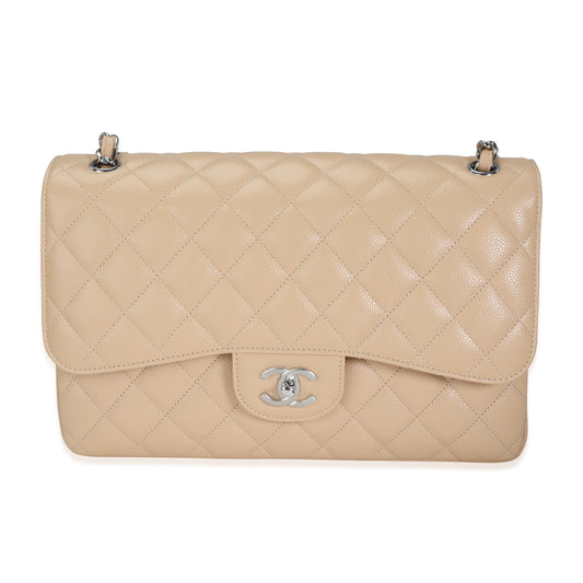 Bolso de mano clásico jumbo de doble solapa, acolchado color beige con textura de caviar