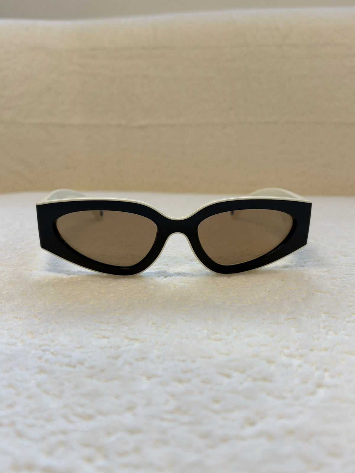 Chanel Cat Eye Sunglasses Black / White / Beige Unique