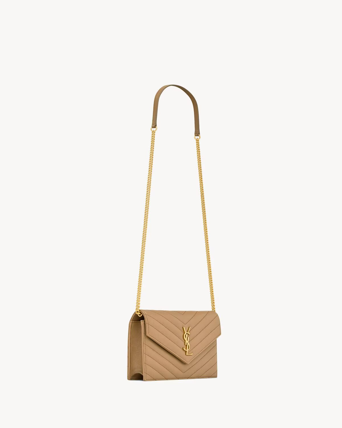 Cartera Casandre tipo sobre con cadena