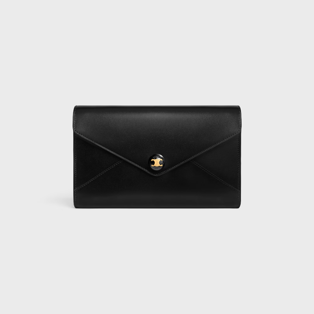 Cartera tipo sobre con cadena